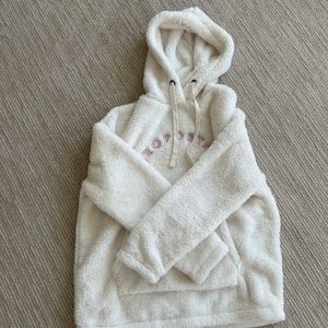 Aeropostale fuzzy white hoodie. size L